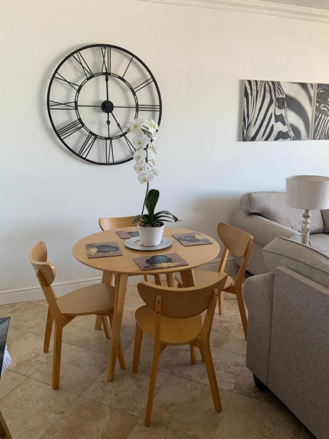 702 Oyster Schelles Apartment Durban Bagian luar foto