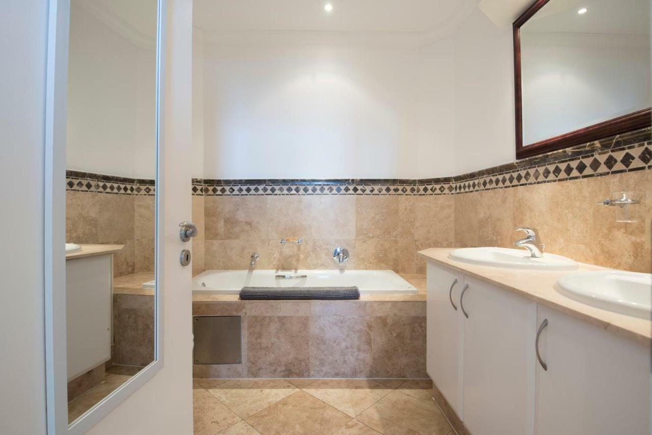 702 Oyster Schelles Apartment Durban Bagian luar foto